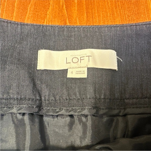 Ann Taylor Loft Size 4 Pencil Skirt Dark Blue Denim-Like Knee Length Pockets - Picture 4 of 13